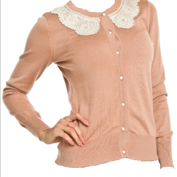 Peach cardigan with lace collar and pearl buttons - Picture 6 of 7